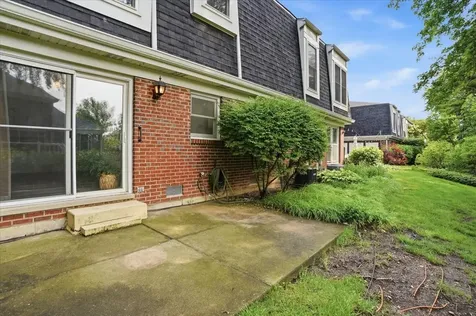 837 Garfield Avenue Libertyville IL 60048