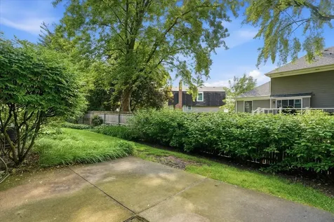 837 Garfield Avenue Libertyville IL 60048
