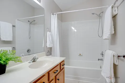 7401 Inglenook Lane Gurnee IL 60031