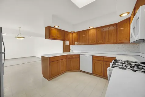 10916 Kingston Street Westchester IL 60154