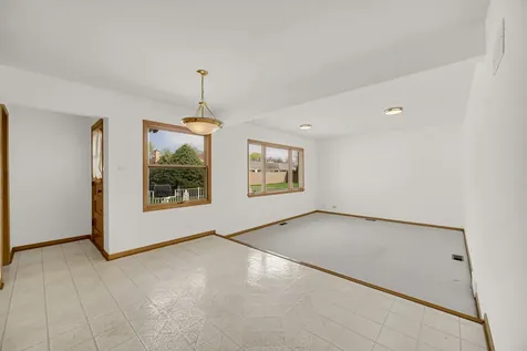 10916 Kingston Street Westchester IL 60154