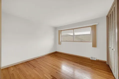 10916 Kingston Street Westchester IL 60154