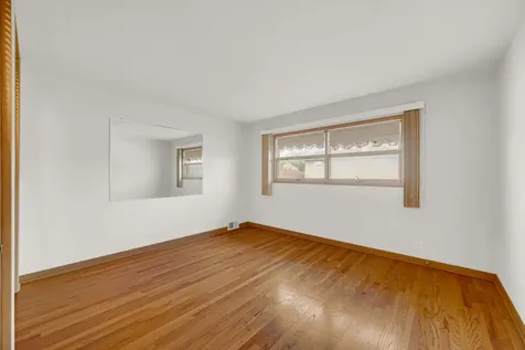 10916 Kingston Street Westchester IL 60154