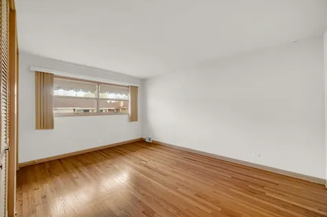 10916 Kingston Street Westchester IL 60154