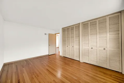 10916 Kingston Street Westchester IL 60154