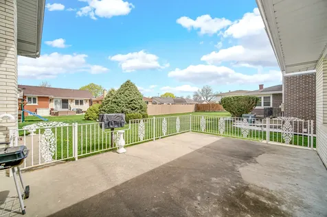 10916 Kingston Street Westchester IL 60154