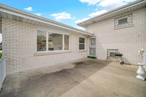 10916 Kingston Street Westchester IL 60154