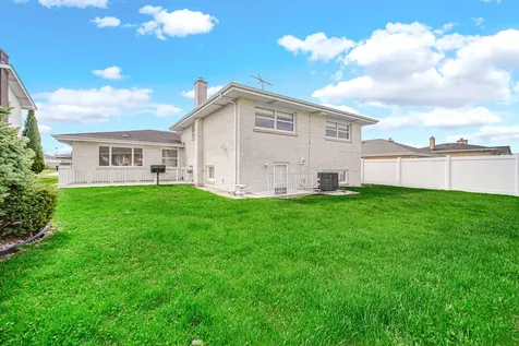 10916 Kingston Street Westchester IL 60154