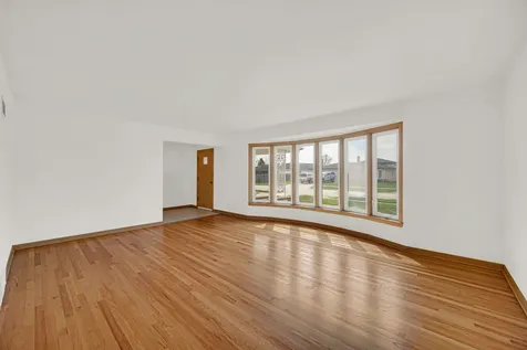 10916 Kingston Street Westchester IL 60154
