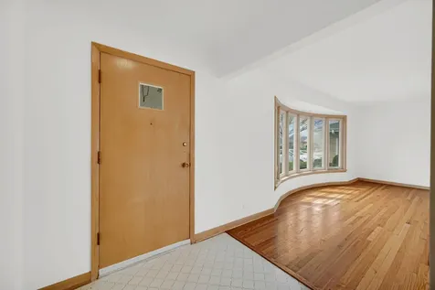 10916 Kingston Street Westchester IL 60154