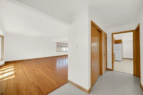 10916 Kingston Street Westchester IL 60154