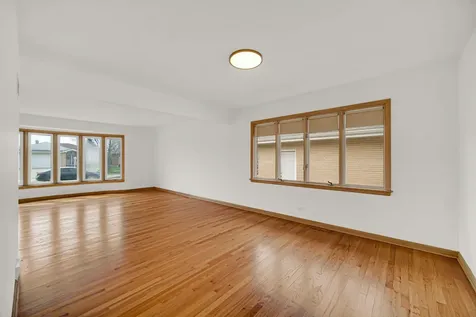 10916 Kingston Street Westchester IL 60154
