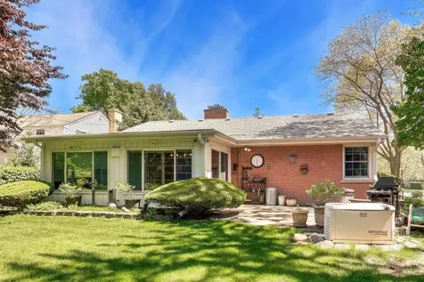 610 South Nawata Avenue Mount Prospect IL 60056