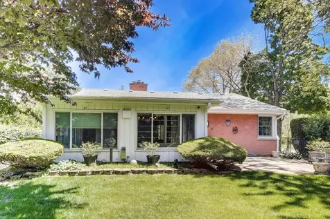 610 South Nawata Avenue Mount Prospect IL 60056