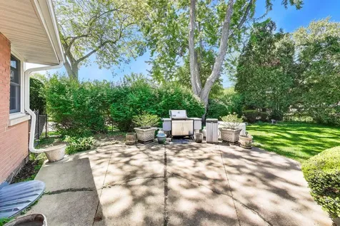 610 South Nawata Avenue Mount Prospect IL 60056