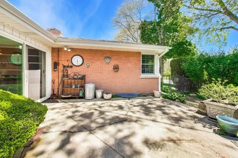 610 South Nawata Avenue Mount Prospect IL 60056