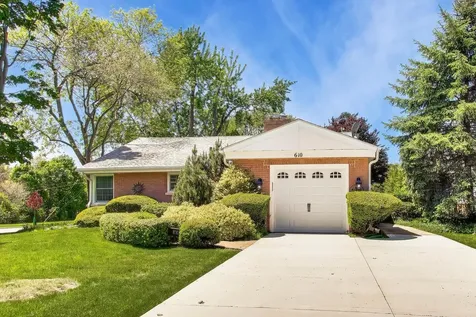 610 South Nawata Avenue Mount Prospect IL 60056