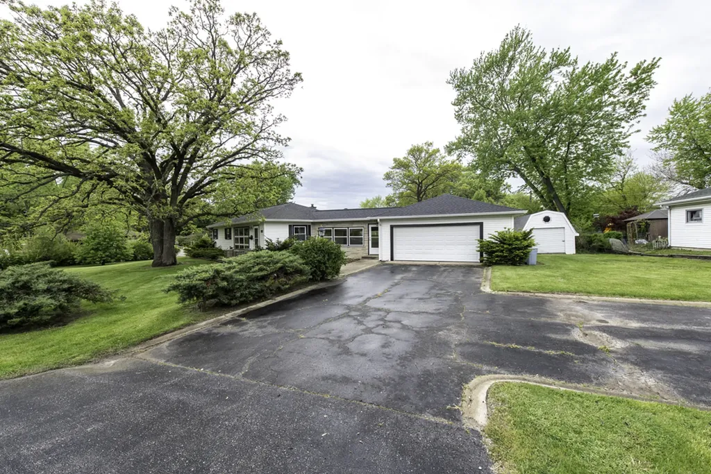 616 Highland Avenue Antioch IL 60002