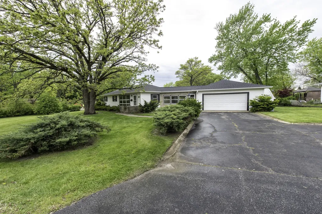 616 Highland Avenue Antioch IL 60002