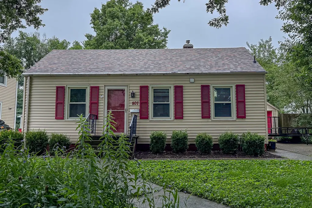 807 West John Street Champaign IL 61820