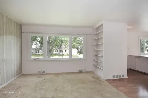 645 Pleasant Street Woodstock IL 60098
