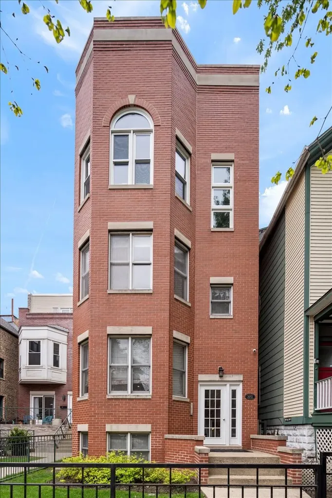 3051 North Clifton Avenue Chicago IL 60657