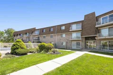 3240 North Manor Drive Lansing IL 60438