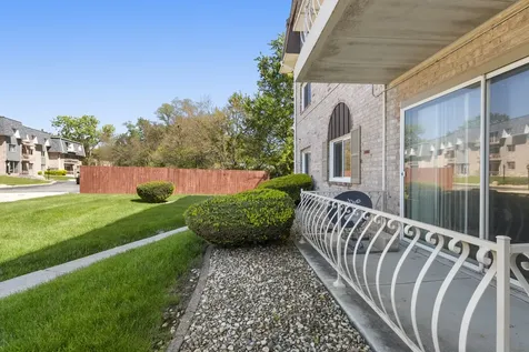 3240 North Manor Drive Lansing IL 60438