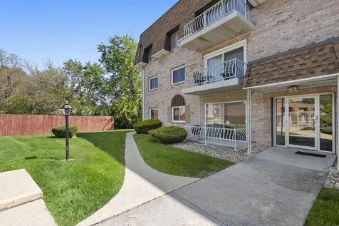 3240 North Manor Drive Lansing IL 60438