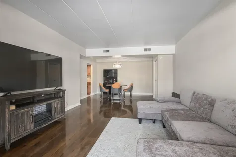 3240 North Manor Drive Lansing IL 60438