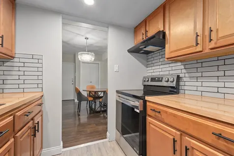3240 North Manor Drive Lansing IL 60438