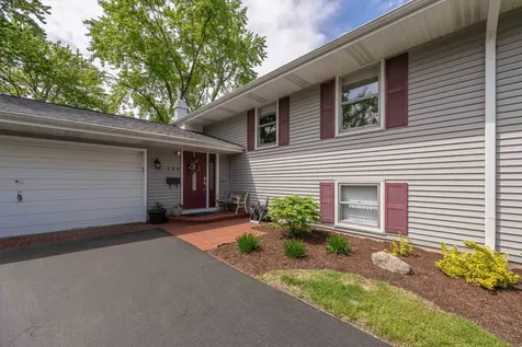 520 South 15th Court St. Charles IL 60174