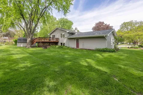 520 South 15th Court St. Charles IL 60174