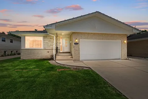 8415 North Clifton Avenue Niles IL 60714