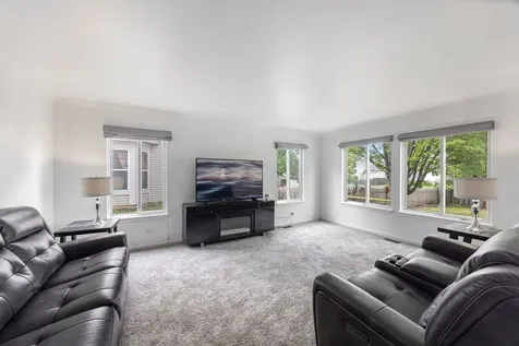 1237 East Greystone Drive Round Lake Beach IL 60073
