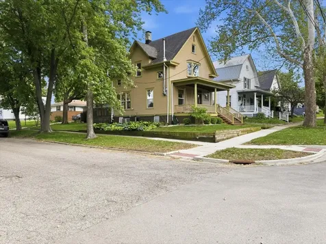 1511 North Lee Street Bloomington IL 61701