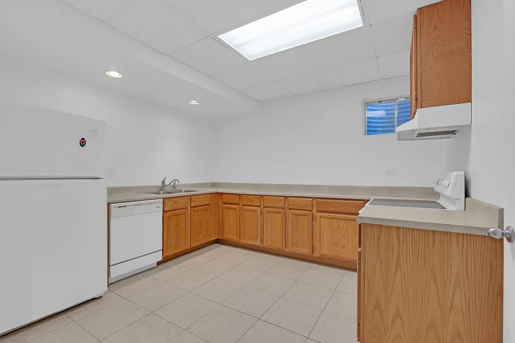 427 West Natoma Avenue Addison IL 60101