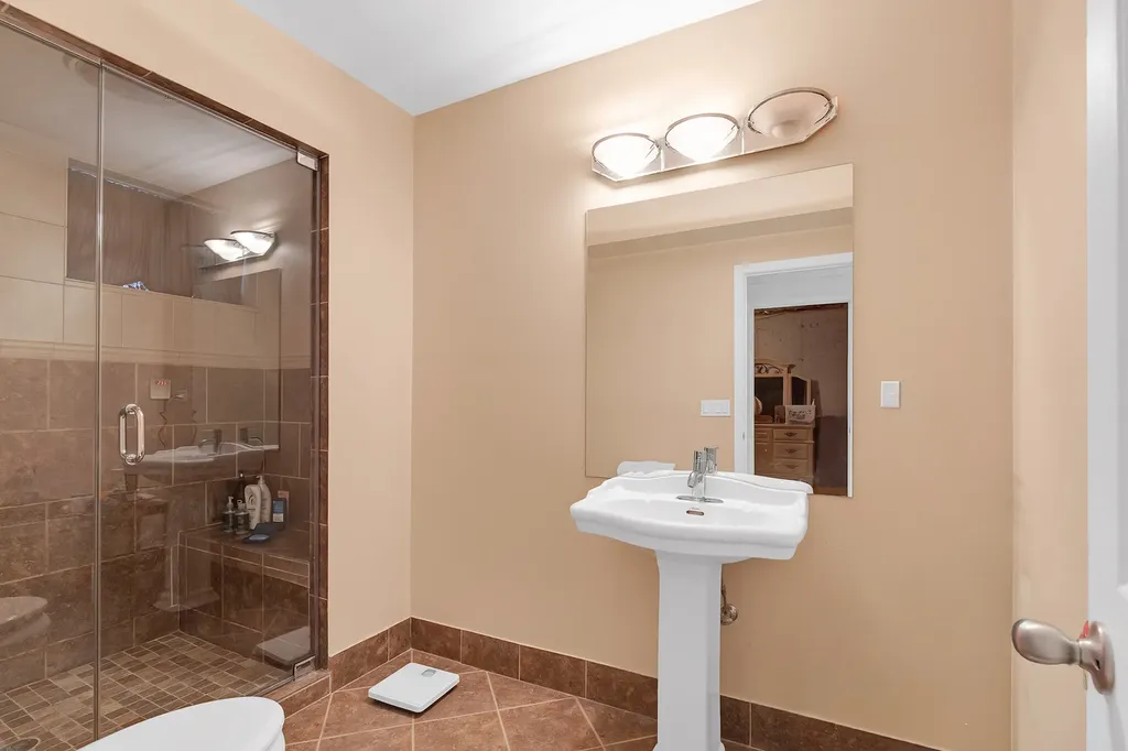 427 West Natoma Avenue Addison IL 60101