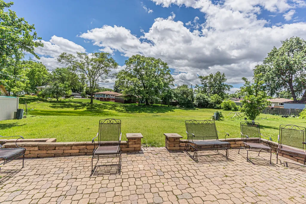 427 West Natoma Avenue Addison IL 60101