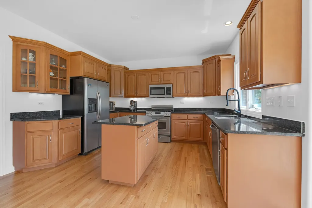 427 West Natoma Avenue Addison IL 60101