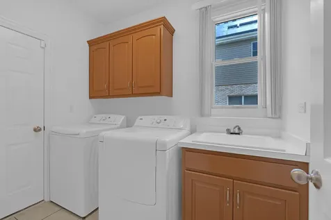 427 West Natoma Avenue Addison IL 60101