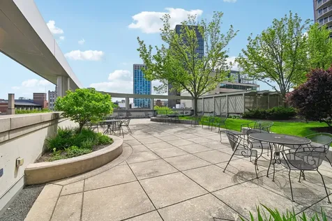 807 Davis Street Evanston IL 60201