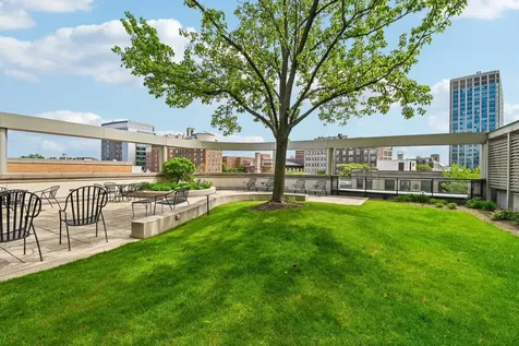 807 Davis Street Evanston IL 60201