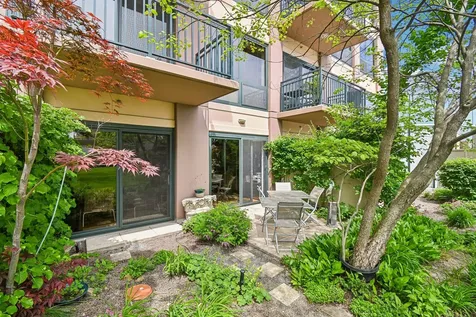 807 Davis Street Evanston IL 60201