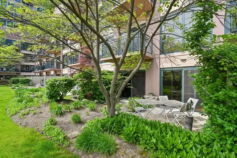 807 Davis Street Evanston IL 60201