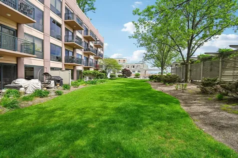 807 Davis Street Evanston IL 60201