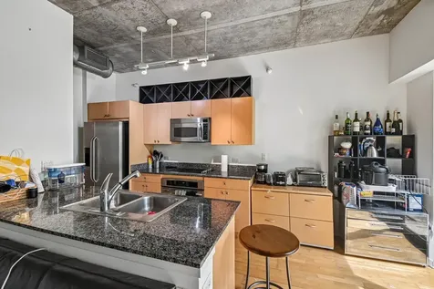 807 Davis Street Evanston IL 60201