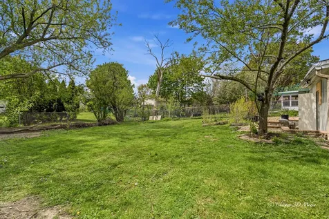 2627 Dana Avenue Waukegan IL 60087