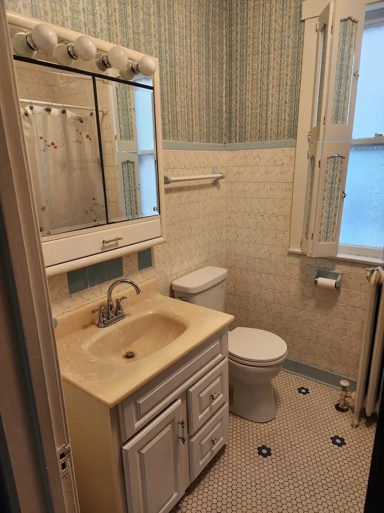 3456 North Whipple Street Chicago IL 60618