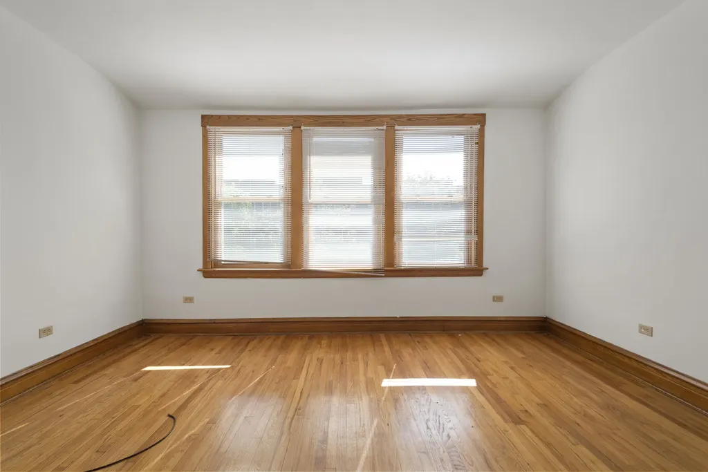 3456 North Whipple Street Chicago IL 60618